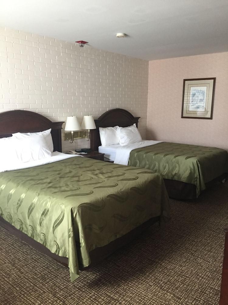 Quality Inn Pittsburgh Airport Oakdale Exterior photo