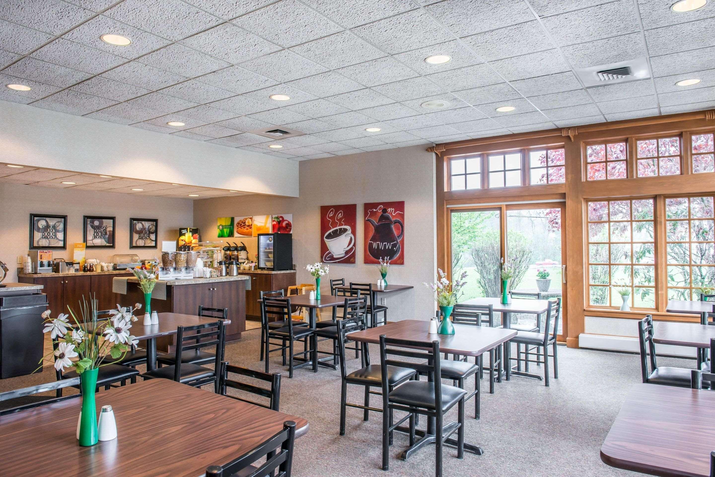 Quality Inn Pittsburgh Airport Oakdale Exterior photo