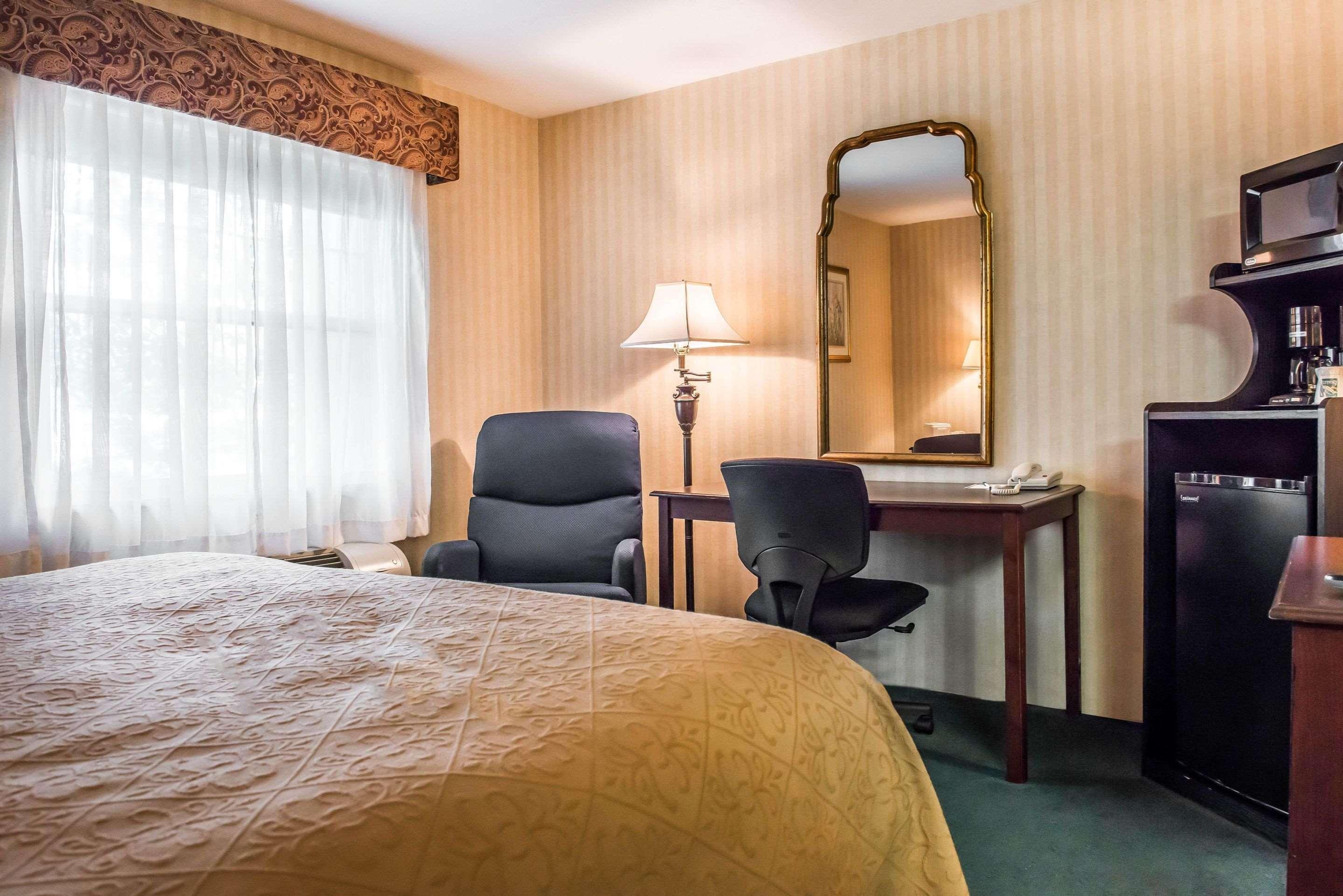 Quality Inn Pittsburgh Airport Oakdale Exterior photo