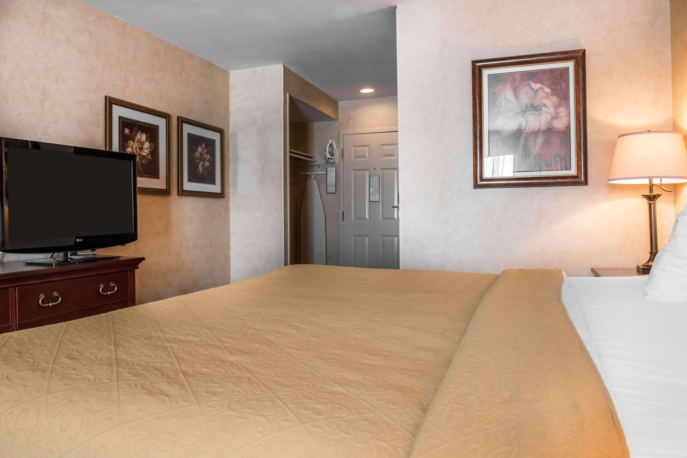 Quality Inn Pittsburgh Airport Oakdale Exterior photo