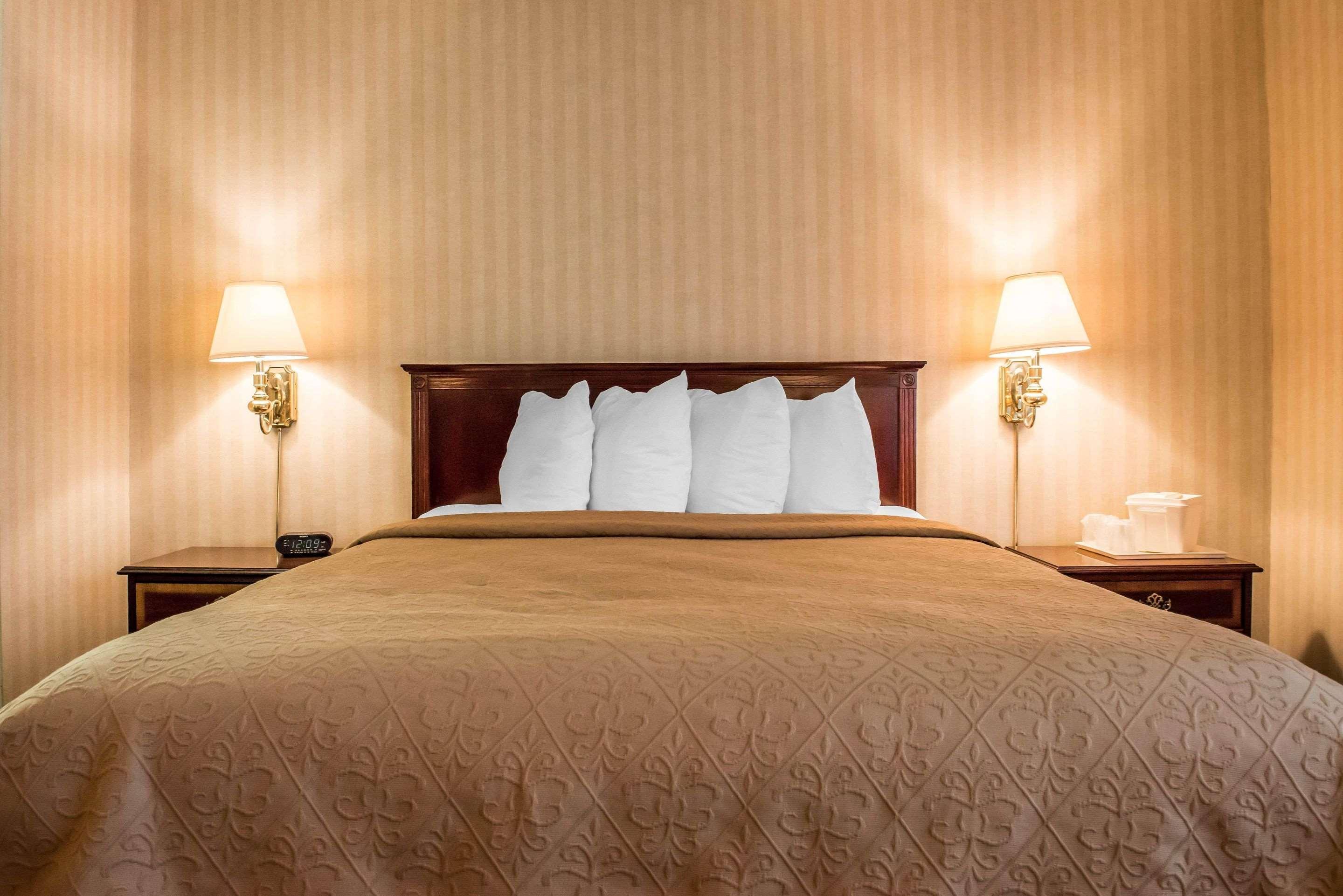 Quality Inn Pittsburgh Airport Oakdale Exterior photo