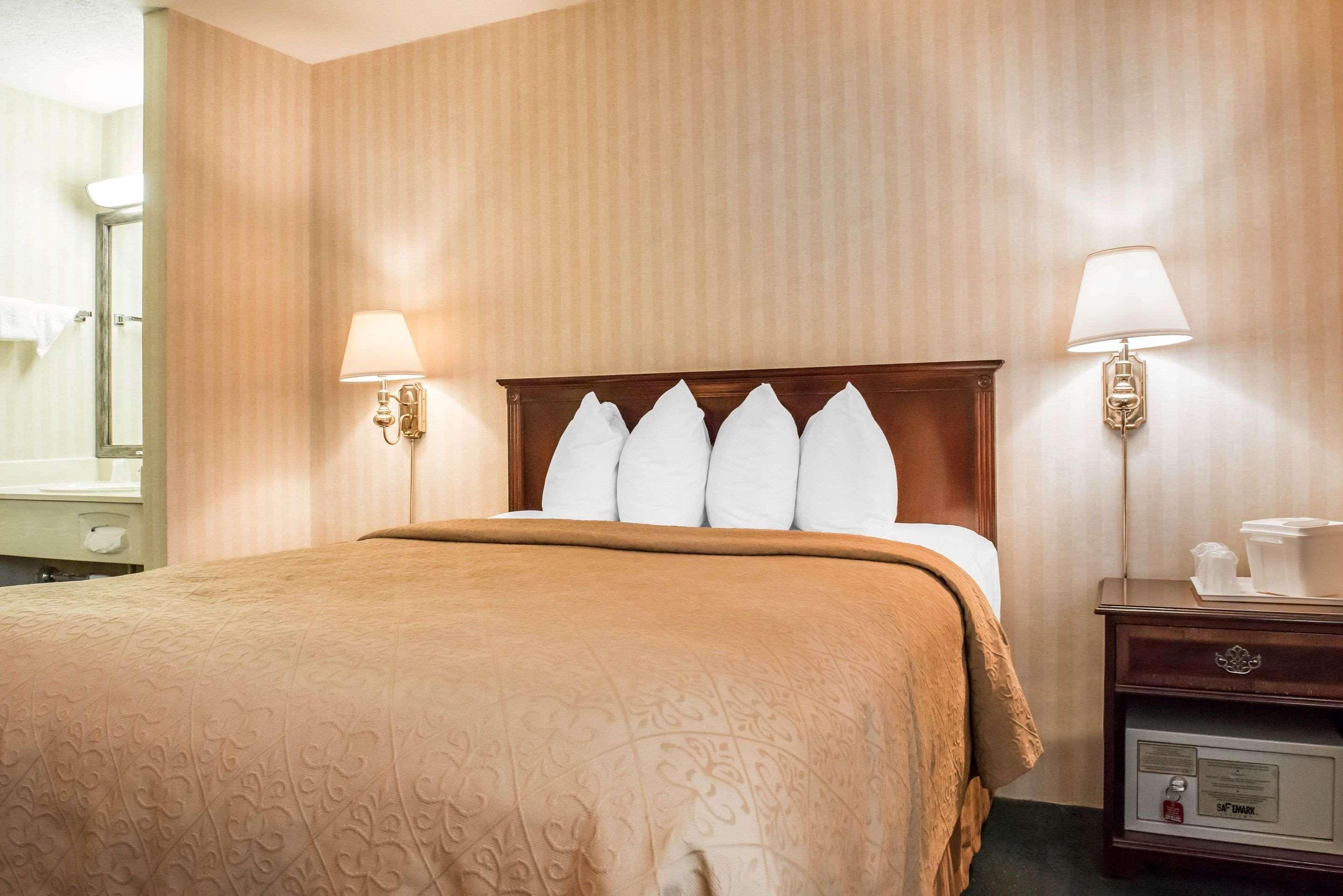 Quality Inn Pittsburgh Airport Oakdale Exterior photo