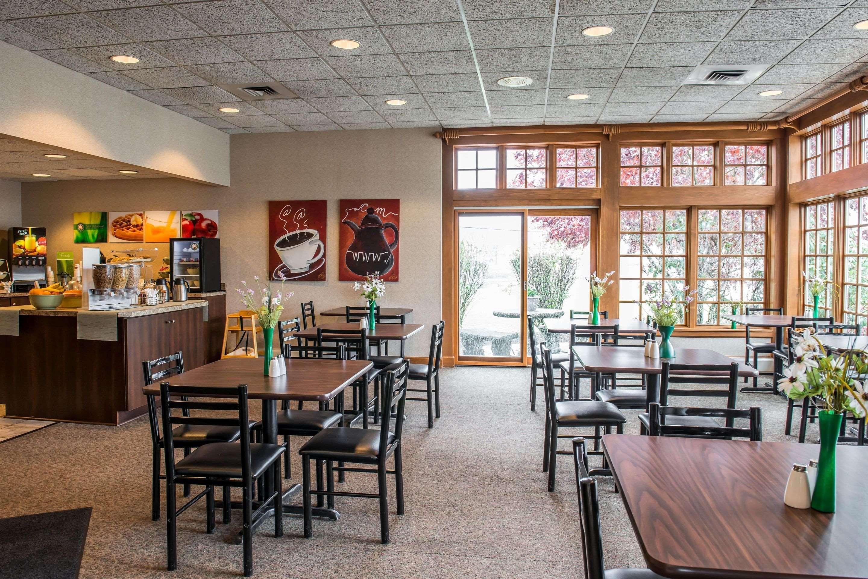 Quality Inn Pittsburgh Airport Oakdale Exterior photo