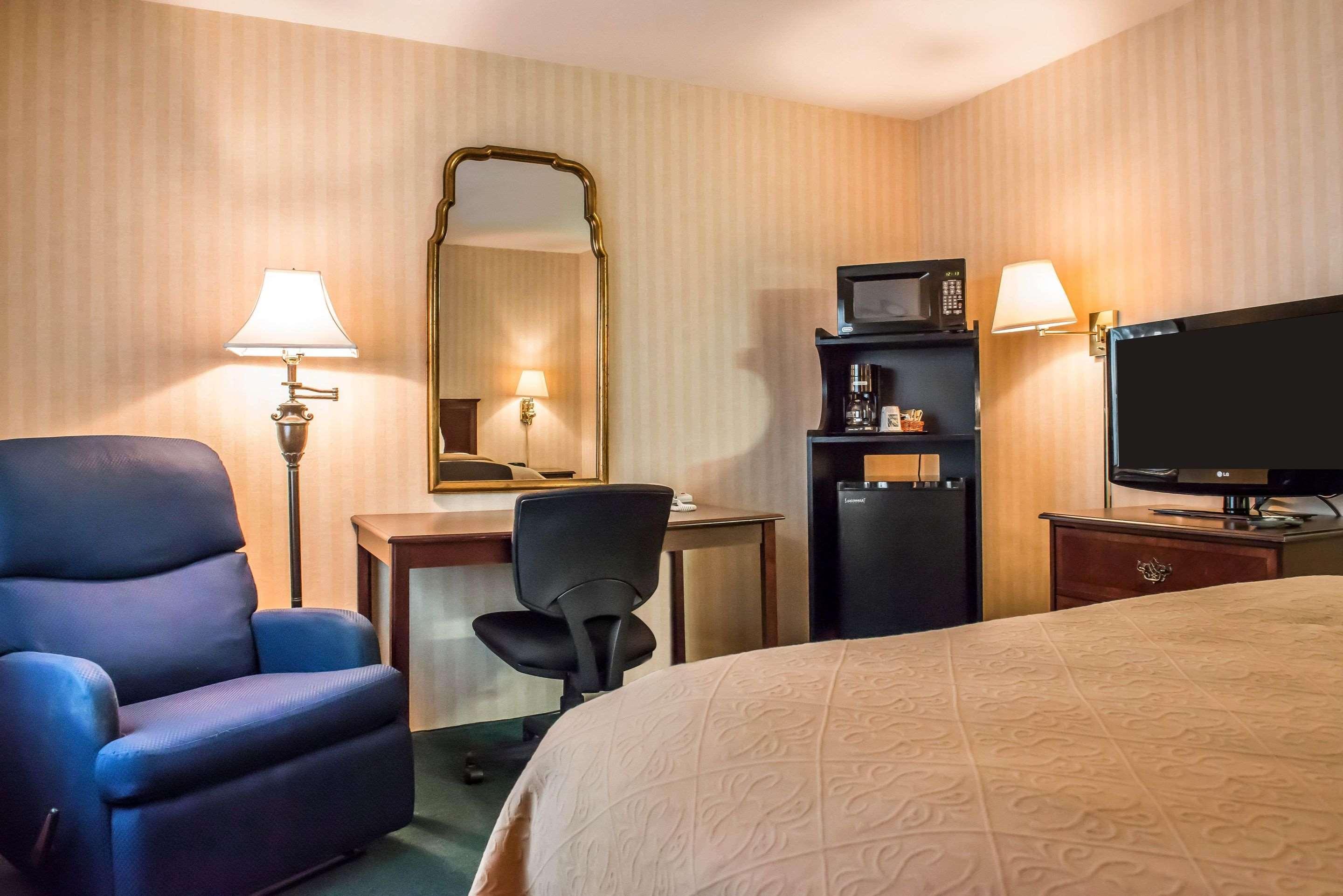 Quality Inn Pittsburgh Airport Oakdale Exterior photo