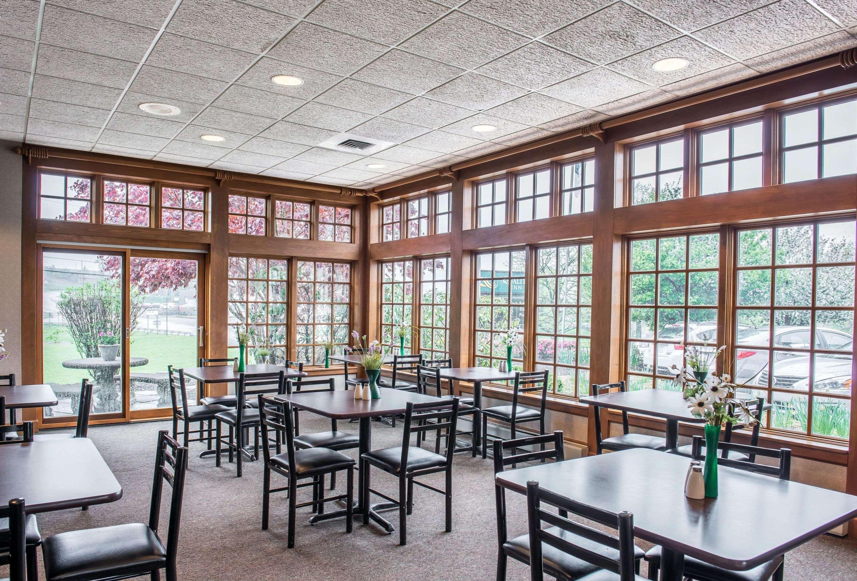 Quality Inn Pittsburgh Airport Oakdale Exterior photo