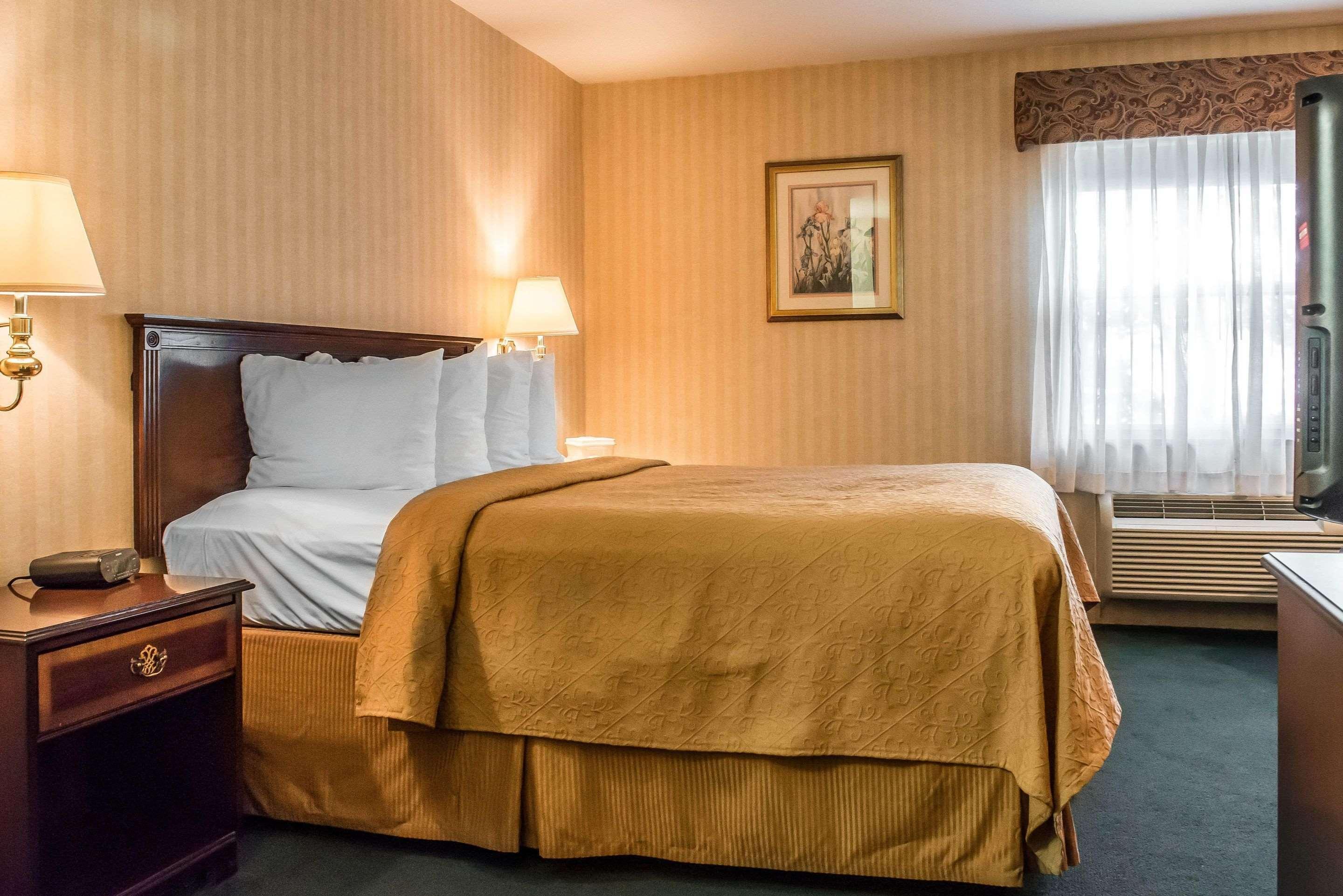 Quality Inn Pittsburgh Airport Oakdale Exterior photo