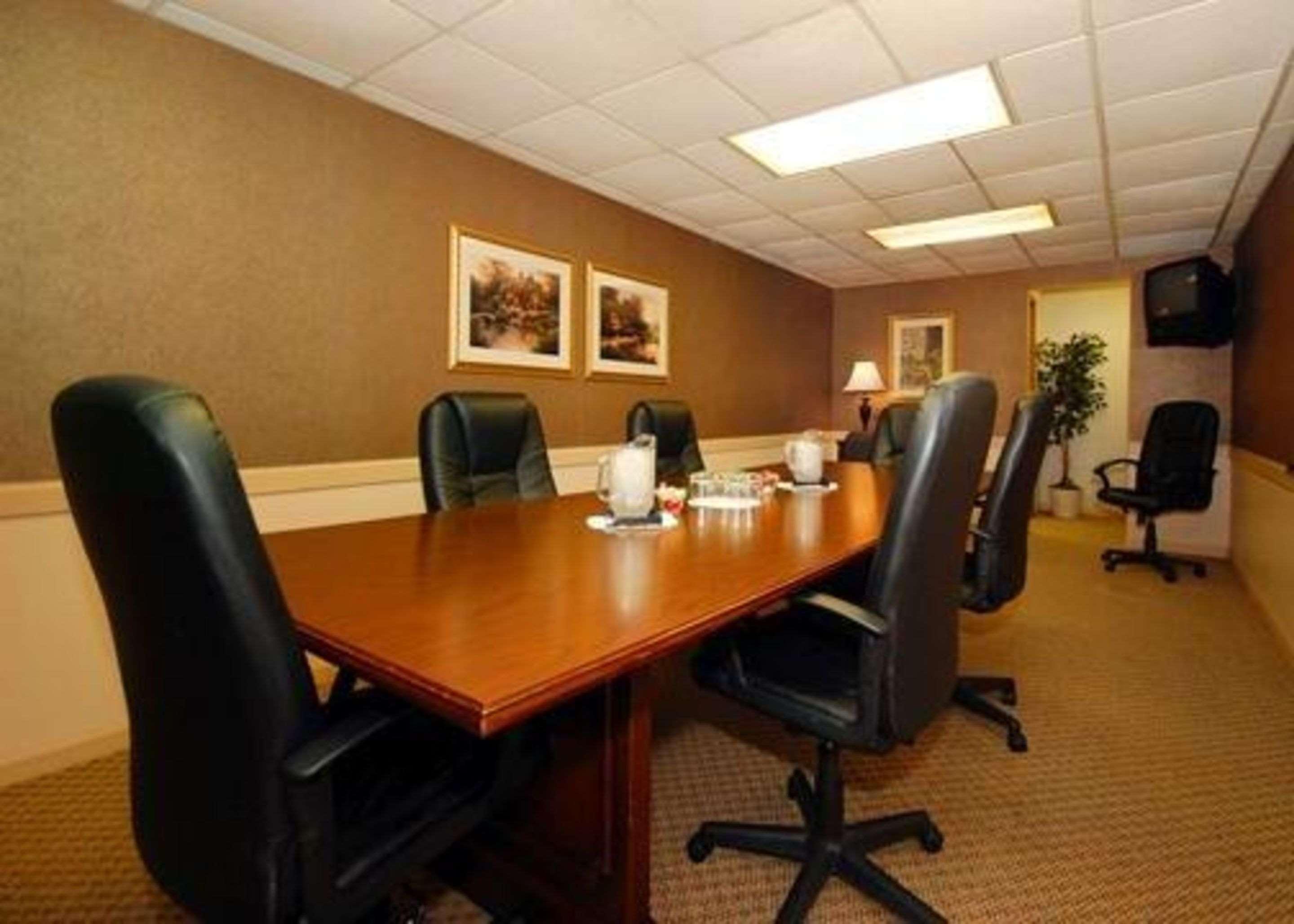 Quality Inn Pittsburgh Airport Oakdale Exterior photo