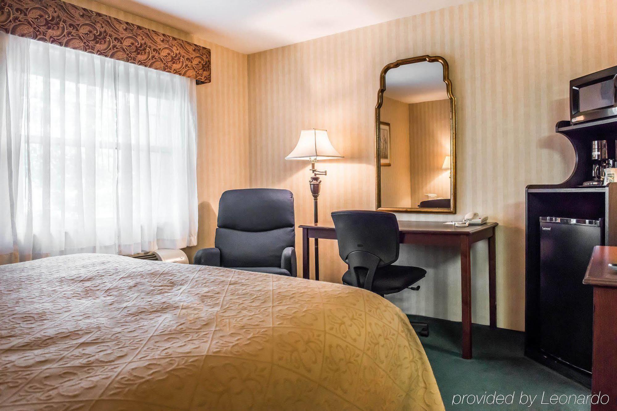 Quality Inn Pittsburgh Airport Oakdale Exterior photo