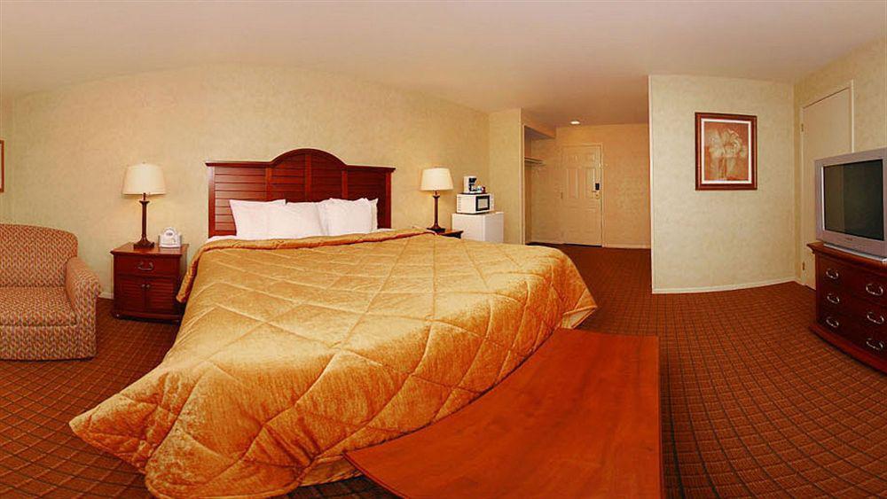 Quality Inn Pittsburgh Airport Oakdale Exterior photo